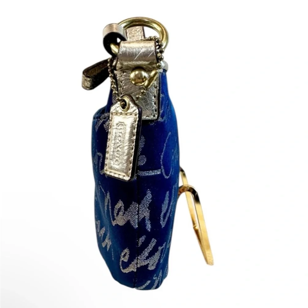 ⭐️💲SOLD💲⭐️ Y2K Coach Crossbody 3D HEART New York Signature Script - Picture 5 of 16
